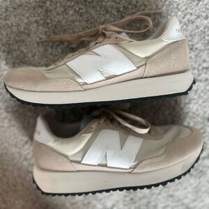 New Balance Women's 237 Sneaker Tan & Cream
